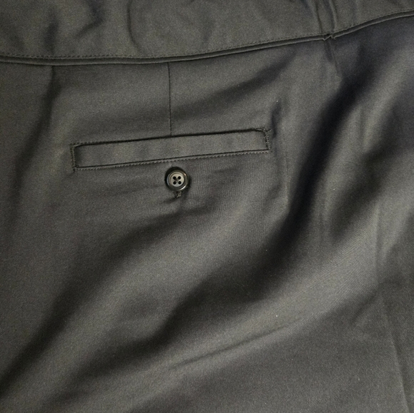 Greg Norman Black Golf Skort – Size 12, Adjustable Comfort Waist, Slash Pockets - Picture 6 of 8
